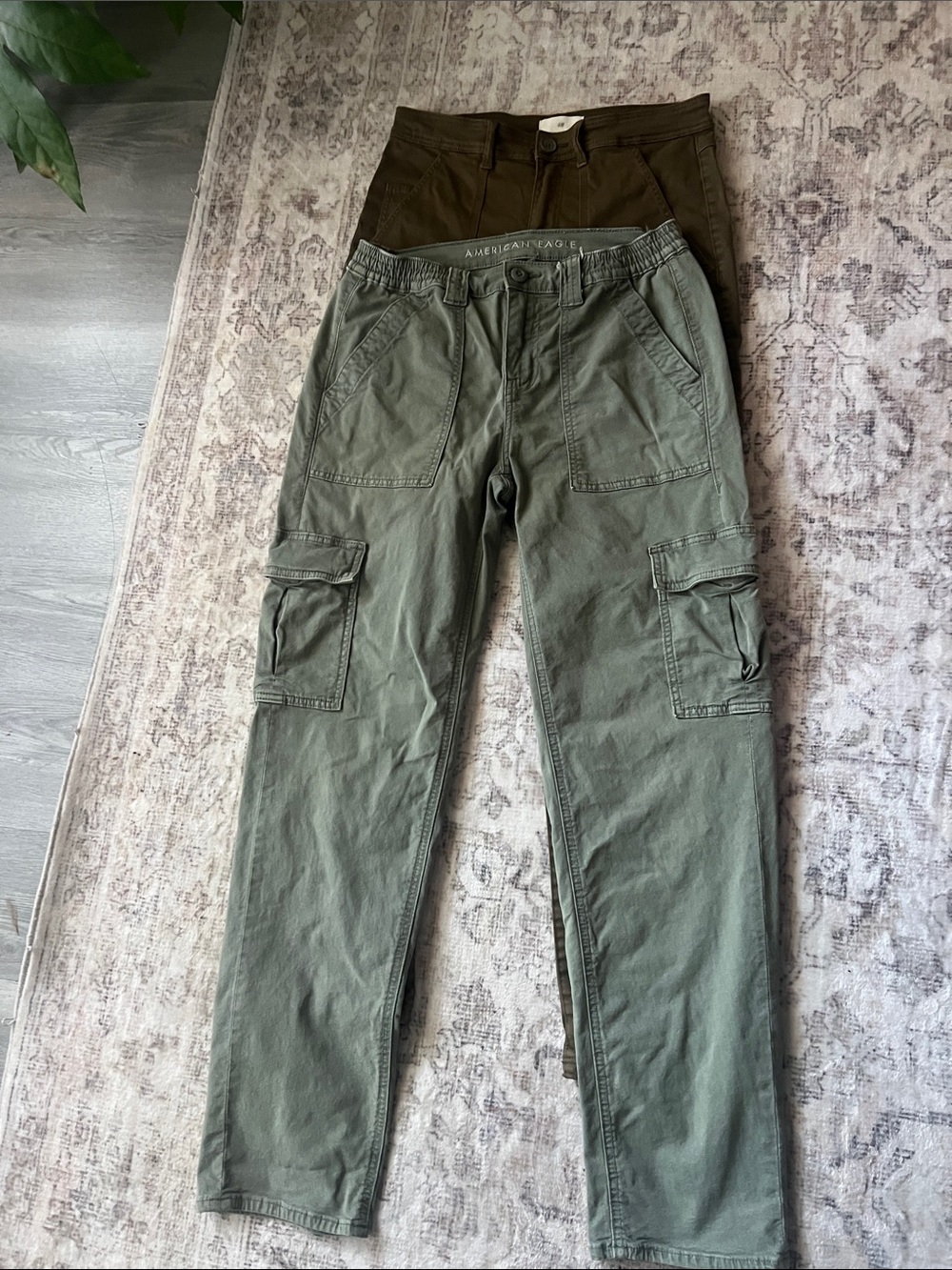 American Eagle + H&M Cargo Pants Lot – Size 4